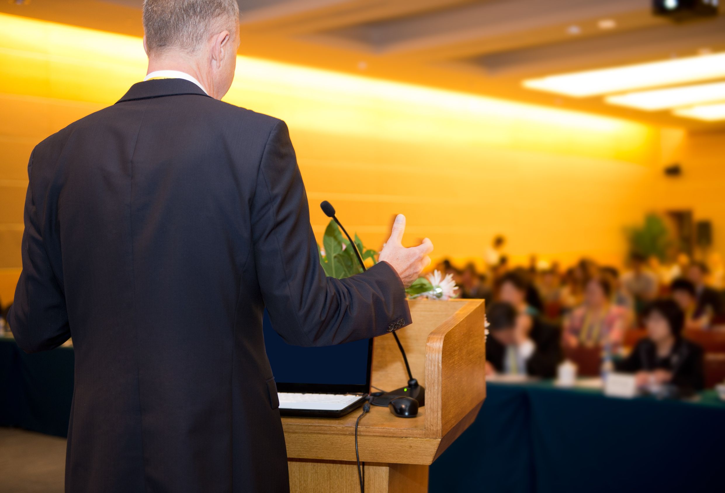 Your Guide to the Benefits of Booking a Humorous Keynote Speaker